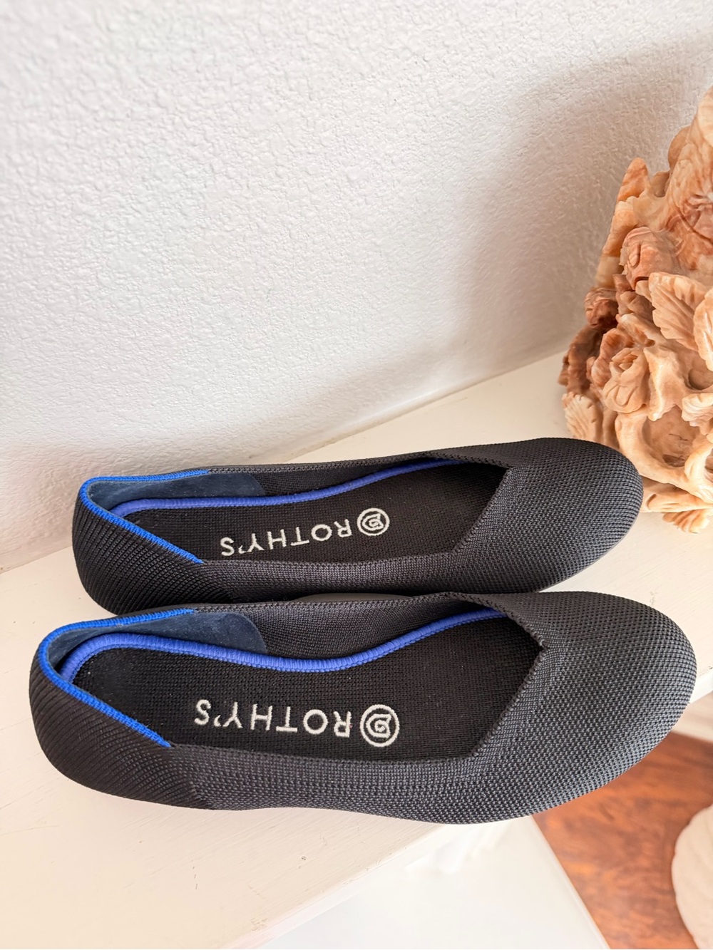 Rothy’s Women’s Black Knit Flats Blue Trim Size 7 Washable Comfort Shoes - Picture 2 of 4